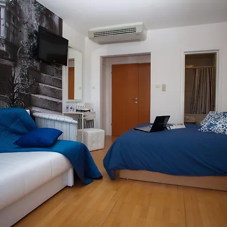 City Bay Studios Apartman *