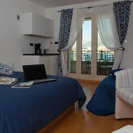 马卡尔斯卡城海湾公寓 *