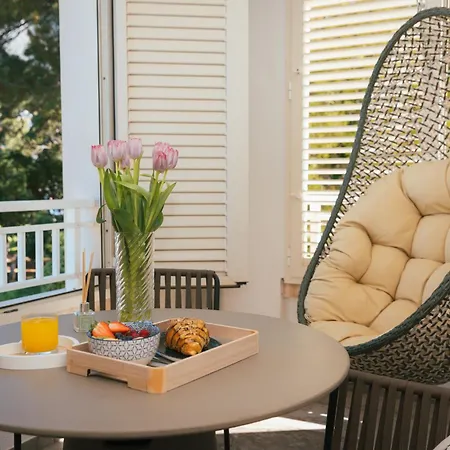 马卡尔斯卡城海湾公寓 *