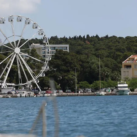 马卡尔斯卡城海湾公寓